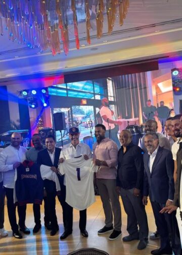 Presidente Luis Abinader agasaja a la selección dominicana previo al Clásico Mundial de Béisbol