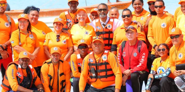 Defensa Civil destaca en operativo por Semana Santa salvando vidas