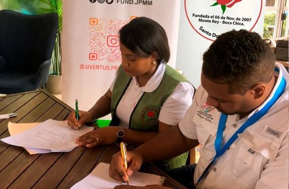 Fundación Juventud Progresista y Organización de Mujeres Génesis firman acuerdo de cooperación interinstitucional en Boca Chica.