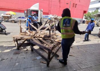 Alcaldía del DN recibe respaldo de asociaciones de buhoneros para recuperar espacios ocupados en las avenidas Duarte y París