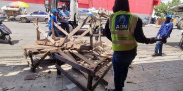 Alcaldía del DN recibe respaldo de asociaciones de buhoneros para recuperar espacios ocupados en las avenidas Duarte y París