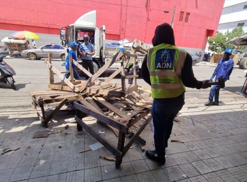 Alcaldía del DN recibe respaldo de asociaciones de buhoneros para recuperar espacios ocupados en las avenidas Duarte y París