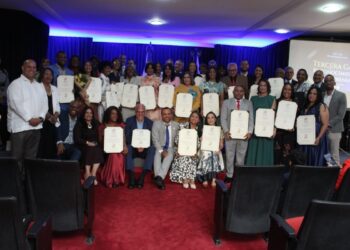 El CDP reconoce la trayectoria de 39 periodistas en emotiva gala