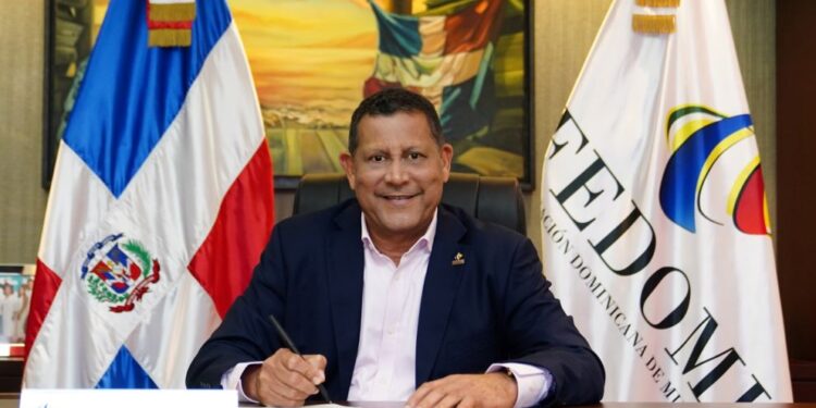 Presidente de Fedomu apoya licitación para comprar camiones compactadores de desechos sólidos