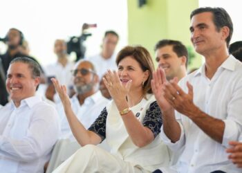 Vicepresidenta Raquel Peña inaugura primera etapa del puerto Samaná Bayport junto a Turismo y Apordom