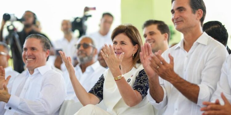 Vicepresidenta Raquel Peña inaugura primera etapa del puerto Samaná Bayport junto a Turismo y Apordom