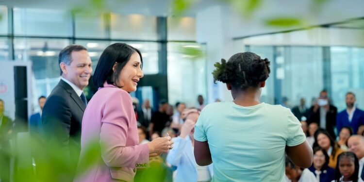 Primera Dama y juez presidente de la SCJ dialogan con niños, niñas y adolescentes sobre el futuro de la justicia