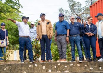 Director de DASAC encabeza recorrido por Los Alcarrizos y La Guáyiga tras daños provocados por inundaciones
