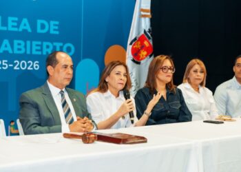 Carolina Mejía muestra cercanía con 50 sectores al encabezar la Asamblea de Cabildo Abierto 2026