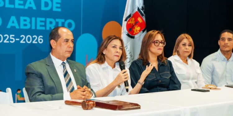 Carolina Mejía muestra cercanía con 50 sectores al encabezar la Asamblea de Cabildo Abierto 2026