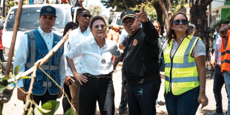 Carolina encabeza operativos de recuperación en Gazcue, el malecón, Ciudad Colonial y Zona Universitaria por fuertes vientos