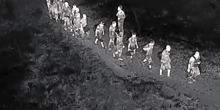 Ejército detiene a 28 haitianos indocumentados detectados con drones en Dajabón