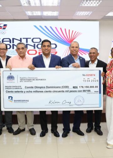 Ministro Kelvin Cruz entrega RD$178 millones más al COD para preparación de atletas