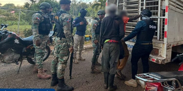 Operativos migratorios en todo el país dejan 983 detenidos y 868 deportados