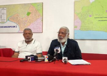 Juan Hubieres exige bajen los precios de los combustibles.