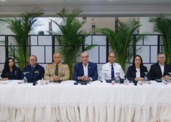 Ministra Faride Raful advierte sobre “cultura del desorden” y llama a ayudar primero antes de grabar.