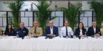 Ministra Faride Raful advierte sobre “cultura del desorden” y llama a ayudar primero antes de grabar.