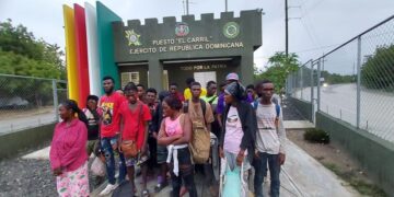 Ejército detiene minibús con 21 indocumentados en San Juan de la Maguana
