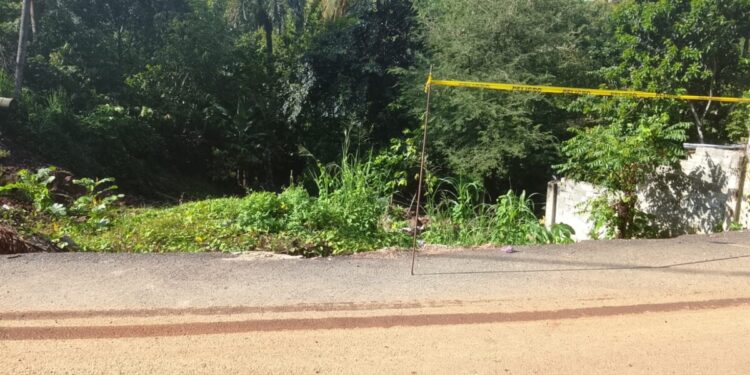 Calle Primera en sector José Francisco Peña Gómez al punto de colapsar en Pedro Brand