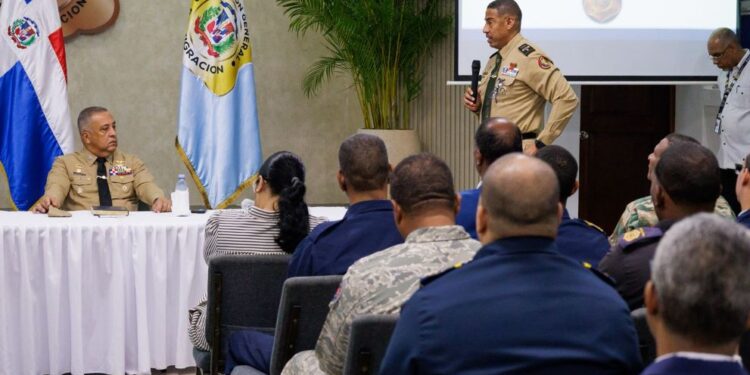 Lee Ballester exhorta a inspectores y supervisores “El control migratorio y fronterizo es clave en la seguridad nacional”