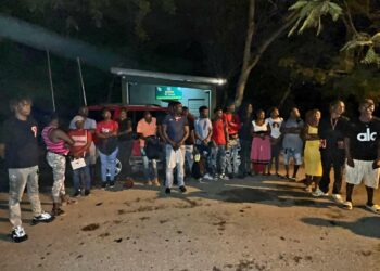 Tras persecución detienen vehículo con 23 indocumentados en Santiago Rodríguez