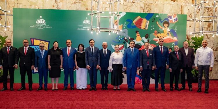 Senado reconoce en Santiago a destacadas figuras del arte y la cultura de la región del Cibao