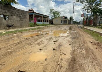 En plena homilía sacerdote exige terminación de calles tras 4 años de su destrucción en Sabana Grande de Boyà