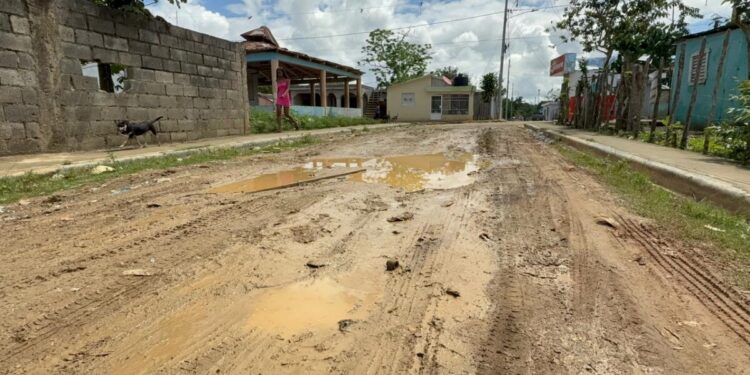 En plena homilía sacerdote exige terminación de calles tras 4 años de su destrucción en Sabana Grande de Boyà