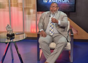 Ricardo Rosario lanza cruzada contra monopolio; arremete contra especulación