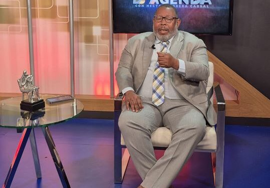 Ricardo Rosario lanza cruzada contra monopolio; arremete contra especulación