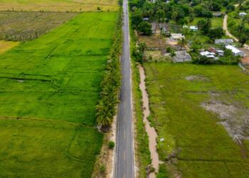 Presidente Abinader inaugura carretera Mata Bonita–Los Memisos de 13.8 kilómetros en Las Gordas, Nagua, reclamada por más 50 años
