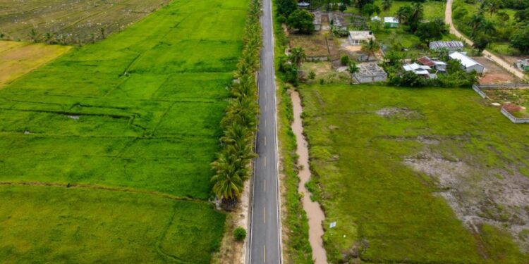 Presidente Abinader inaugura carretera Mata Bonita–Los Memisos de 13.8 kilómetros en Las Gordas, Nagua, reclamada por más 50 años