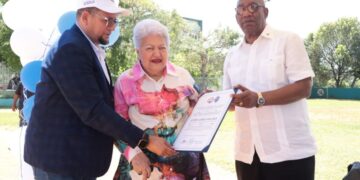 Liga de Softbol de Profesores de la UASD inaugura torneo y reconoce a Editrudis Beltrán por su impulso al deporte universitario