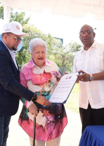Liga de Softbol de Profesores de la UASD inaugura torneo y reconoce a Editrudis Beltrán por su impulso al deporte universitario