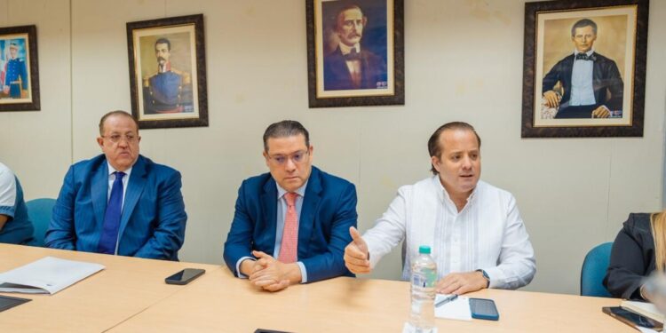 Gobierno fortalece diálogo con sindicatos de trabajadores ante impacto de crisis en Medio Oriente