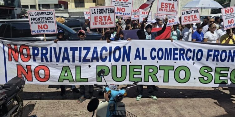 Comerciantes fronterizos protestan contra los puertos secos en Dajabón