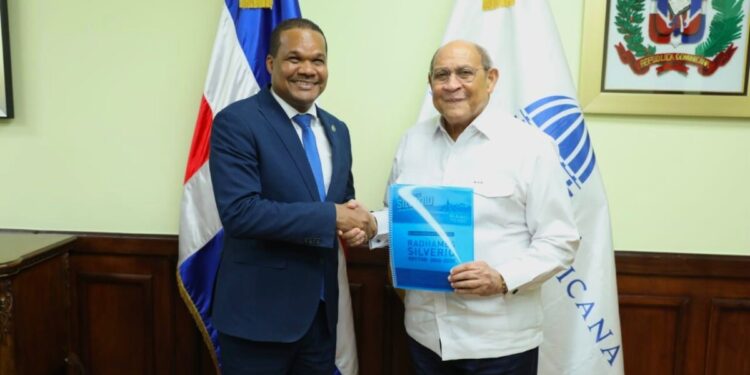 Radhamés Silverio y ministro del MESCyT abordan la alineación de la oferta curricular de la UASD con el desarrollo de las comunidades