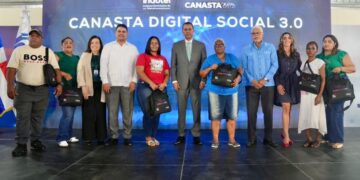 Indotel impulsa inclusión tecnológica con entrega de Canasta Digital Social 3.0 a más de 350 personas en Circunscripción 3 del DN