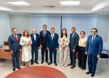 Silverio respalda automatización del Examen Único de Residencias Médicas