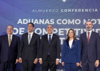Nelson Arroyo impulsa a la Aduana como motor de competitividad exportadora