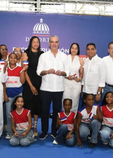 Presidente Luis Abinader entrega remodelado Club Los Cachorros de Cristo Rey con inversión de RD$54 millones