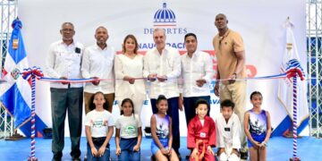 Presidente Luis Abinader y ministro Kelvin Cruz entregan pabellones deportivos en La Romana