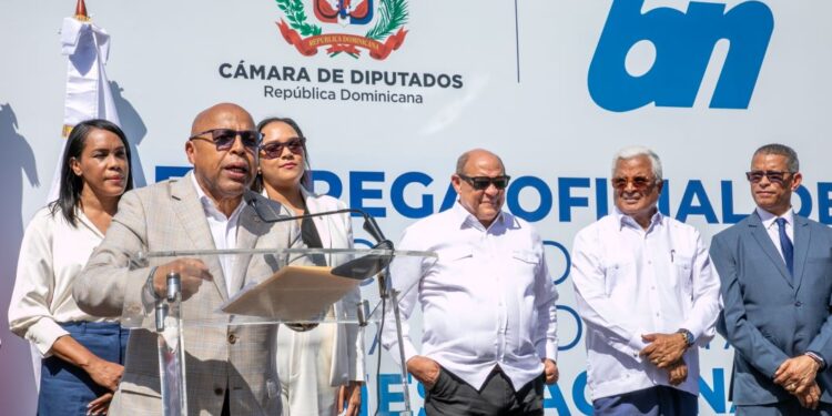 Cámara de Diputados hace formal entrega del Club del Legislador a Bienes Nacionales para una escuela de turismo de Infotep