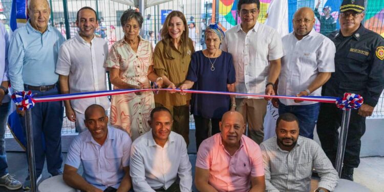 Carolina inaugura parque Villa Consuelo y entrega entorno más seguro para personas no videntes