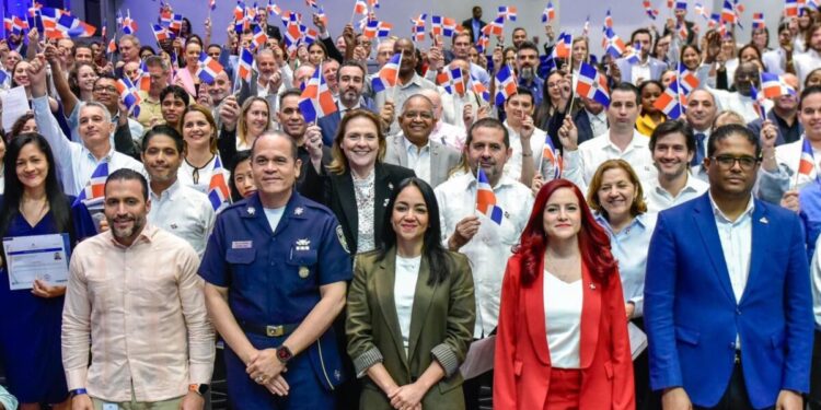 Ministra de Interior y Policía juramenta a 149 de extranjeros que asumen nacionalidad dominicana