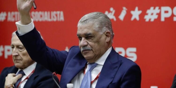 Miguel Vargas llama desde Chile a fortalecer la democracia, la paz y la cooperación internacional
