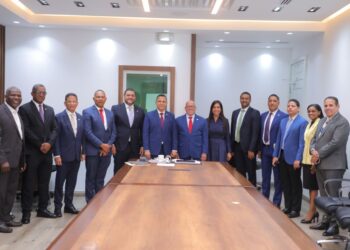 Diputados y miembros de la Superintendencia de Bancos tratan proyecto de ley que regula el embargo retentivo