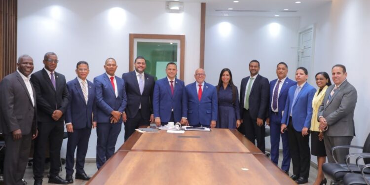 Diputados y miembros de la Superintendencia de Bancos tratan proyecto de ley que regula el embargo retentivo