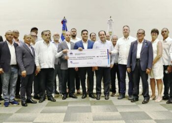 Ministro Kelvin Cruz completa entrega de RD$893 millones al COD para preparación de atletas rumbo a Santo Domingo 2026.