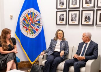 Ricardo de los Santos y secretario general de la OEA abordan cooperación regional frente a drogas sintéticas
